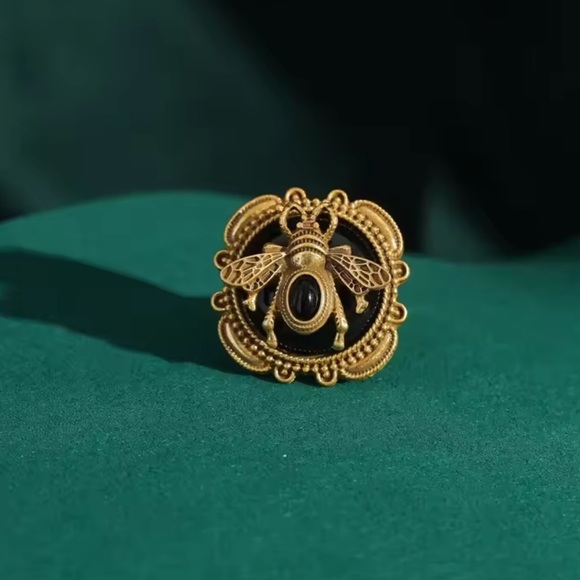 Antique Black Royal Bee Brass Ring - Picture 2 of 7
